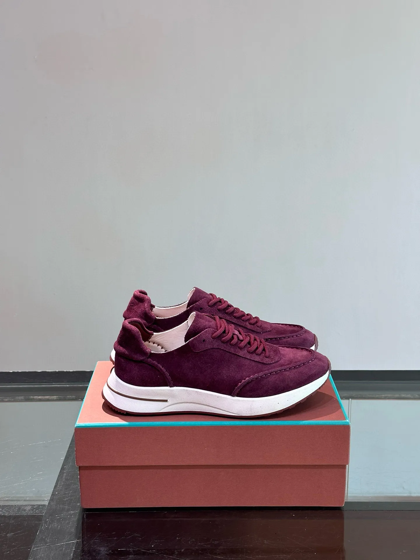Factory price: 540💰Loro men's shoes💰iana niche Loro classic jogging shoes, men's lace-up casual shoes and sneakers, high-quality lightweight and comfortable fabrics, suitable for outdoor leisure, the color scheme is young and energetic, and it looks great with sportswear or casual suits! Size: 39-46 (customized sizes of 45 and 46 are non-refundable)